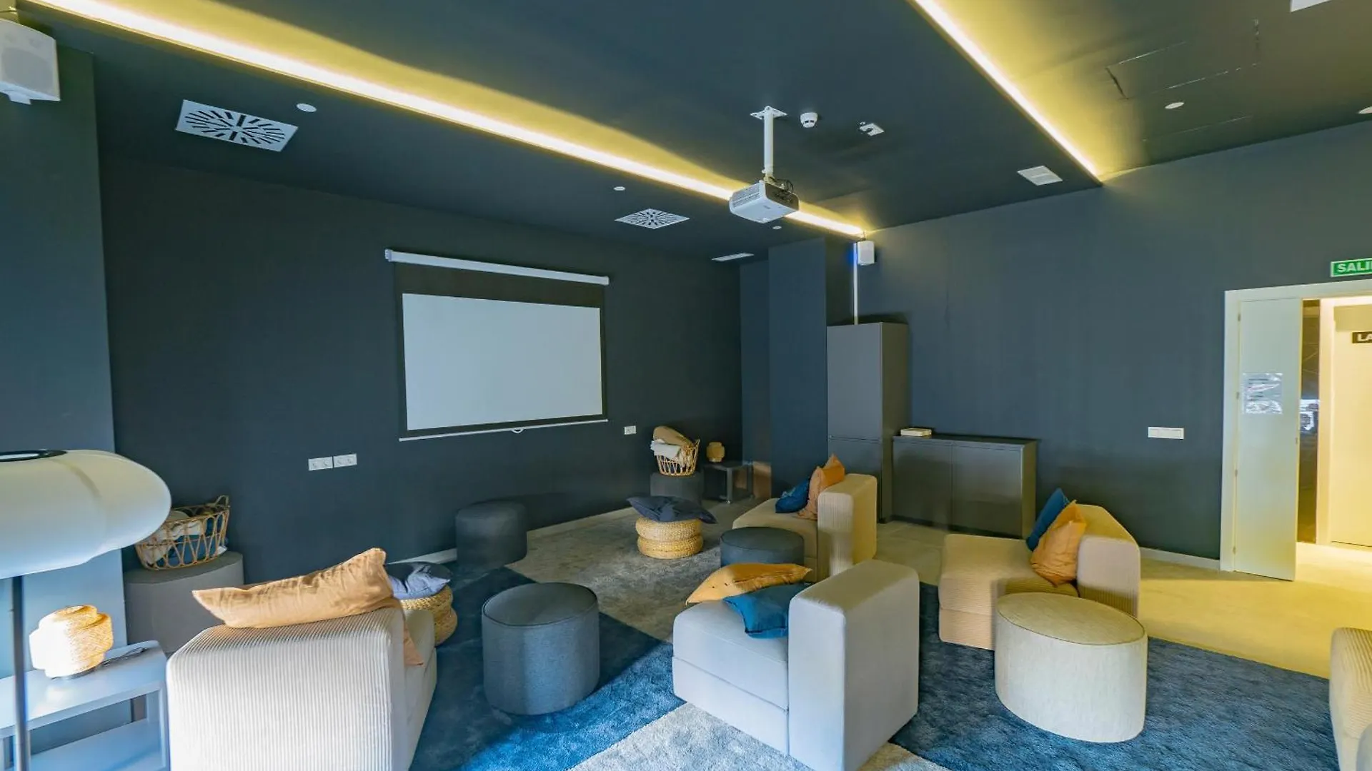 מאלגה Cubo'S Luxury Urban Sky Apartment 12